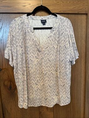 Apt. 9 Light Blue Printed V-Neck Dolman Sleeve Top